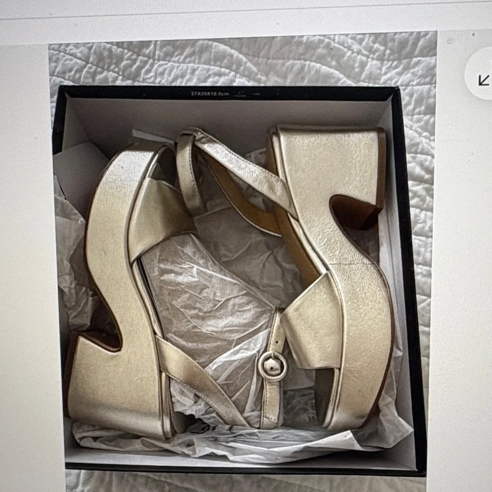 New! Marc Fisher Metallic Gold Sandals size 7 - Picture 8 of 8